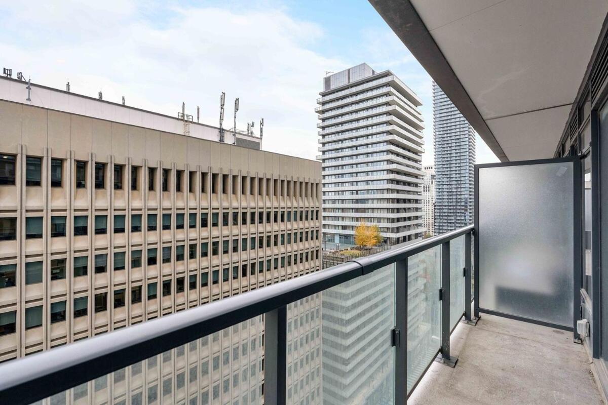 Apartment Delightful Beside U Of T - Sleeps 3 *