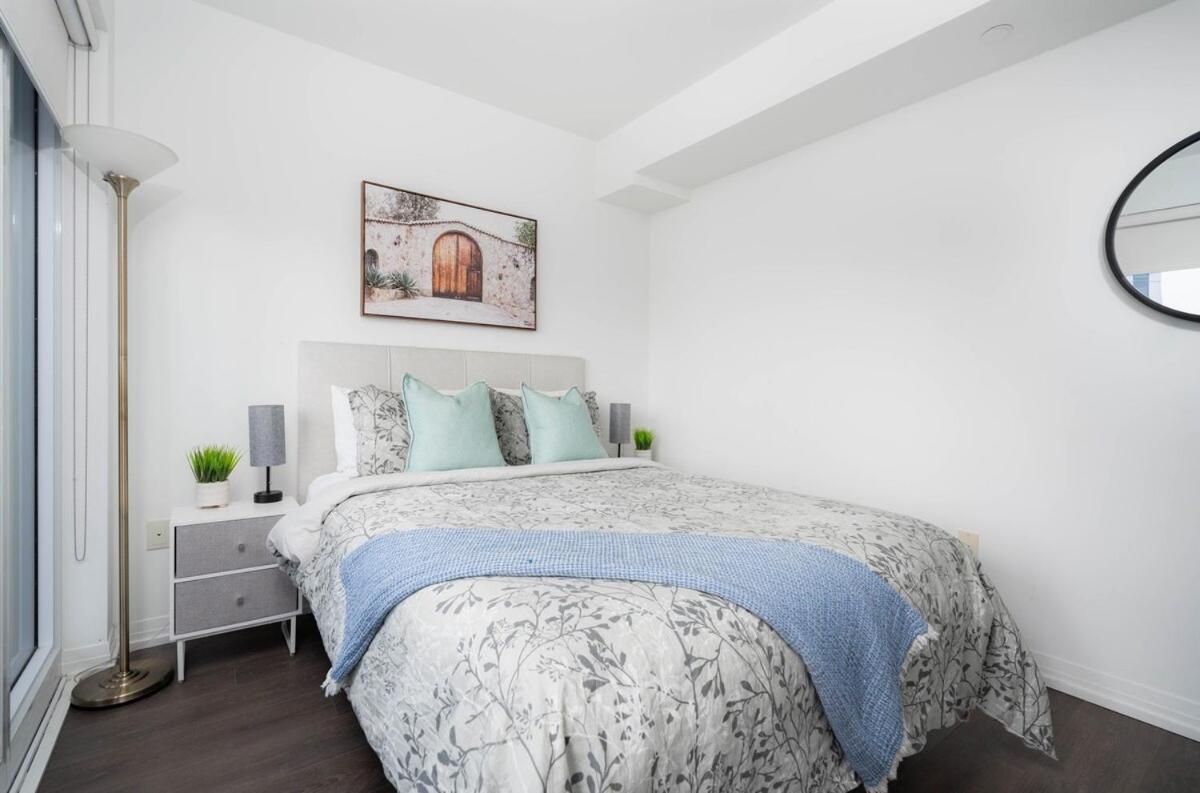 With 2 Bedrooms In Great Downtown Location Holiday home