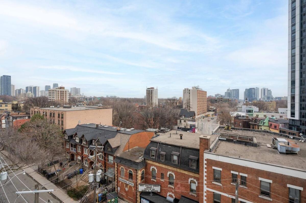 Holiday home With 2 Bedrooms In Great Downtown Location Toronto