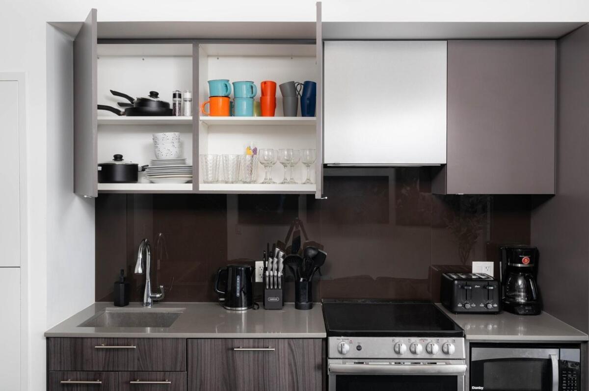 With 2 Bedrooms In Great Downtown Location Holiday home Toronto