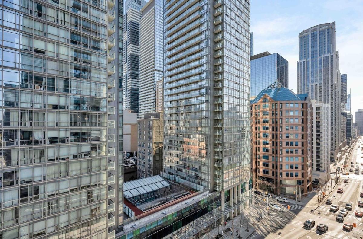 Large 2br On Bay Street 4 Beds With Balcony * Toronto