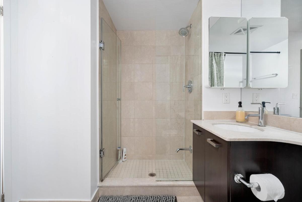 Apartment Large 2br On Bay Street 4 Beds With Balcony *