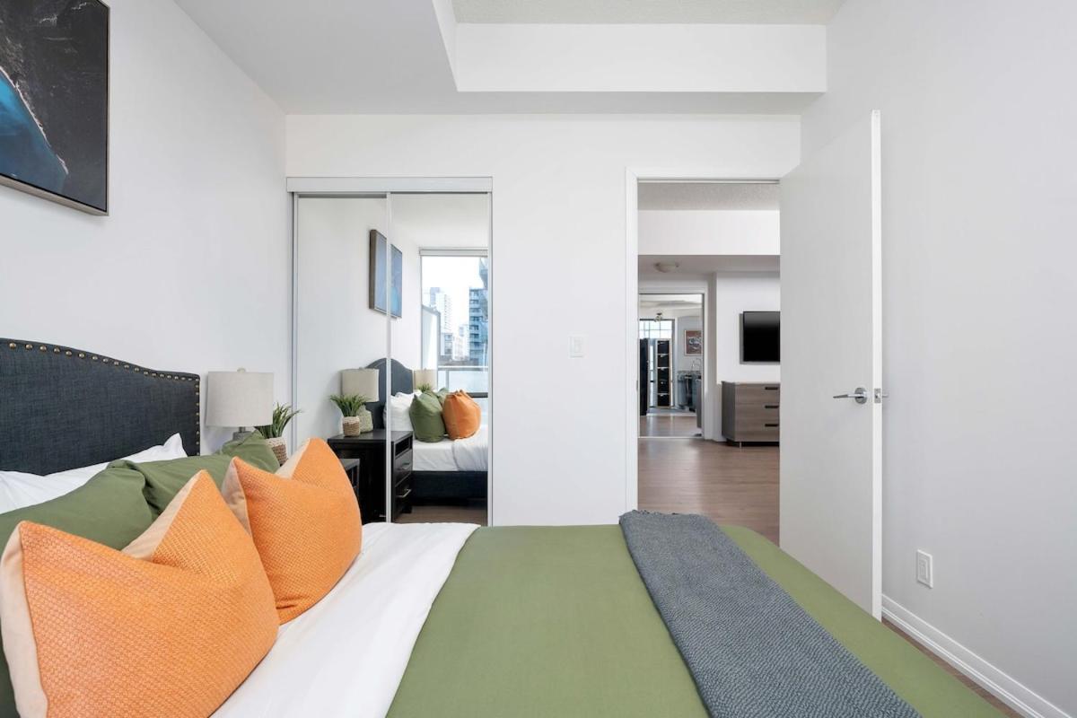 Apartment Large 2br On Bay Street 4 Beds With Balcony *