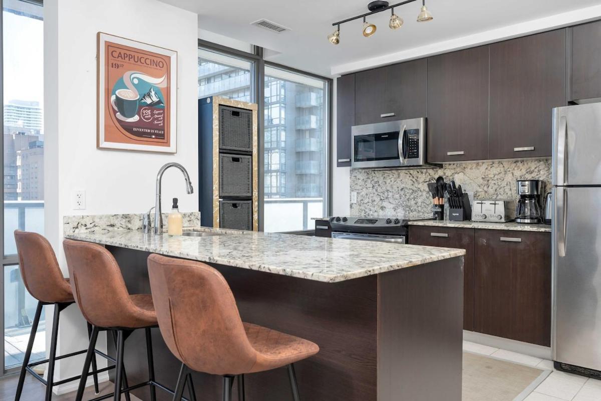 Large 2br On Bay Street 4 Beds With Balcony