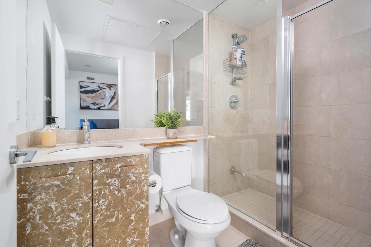 Large 2br On Bay Street 4 Beds With Balcony Apartment *