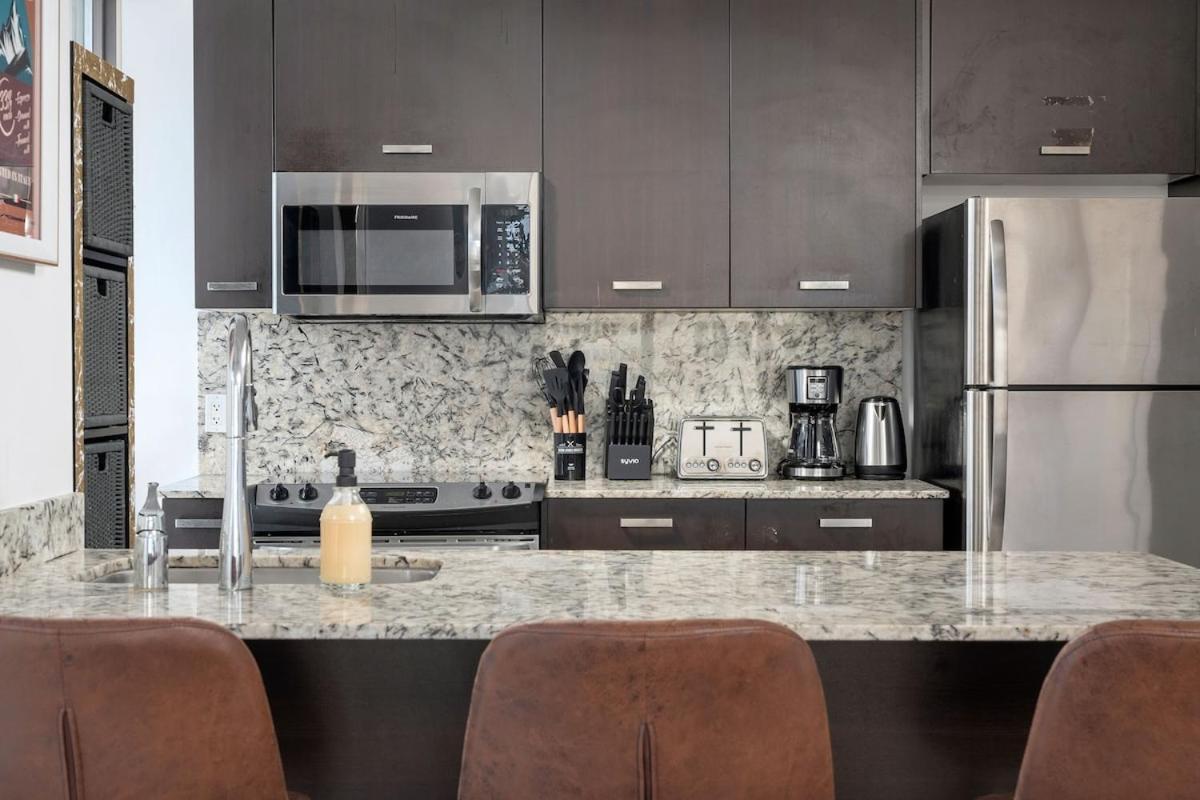 Apartment Large 2br On Bay Street 4 Beds With Balcony *