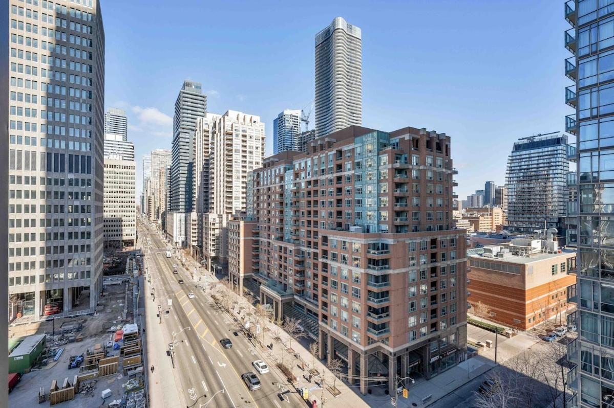 Large 2br On Bay Street 4 Beds With Balcony Apartment Toronto