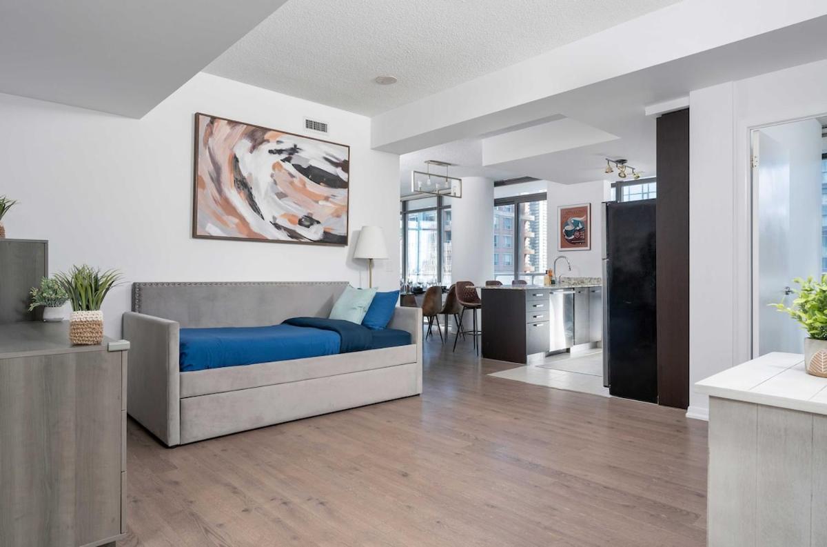 Large 2br On Bay Street 4 Beds With Balcony *