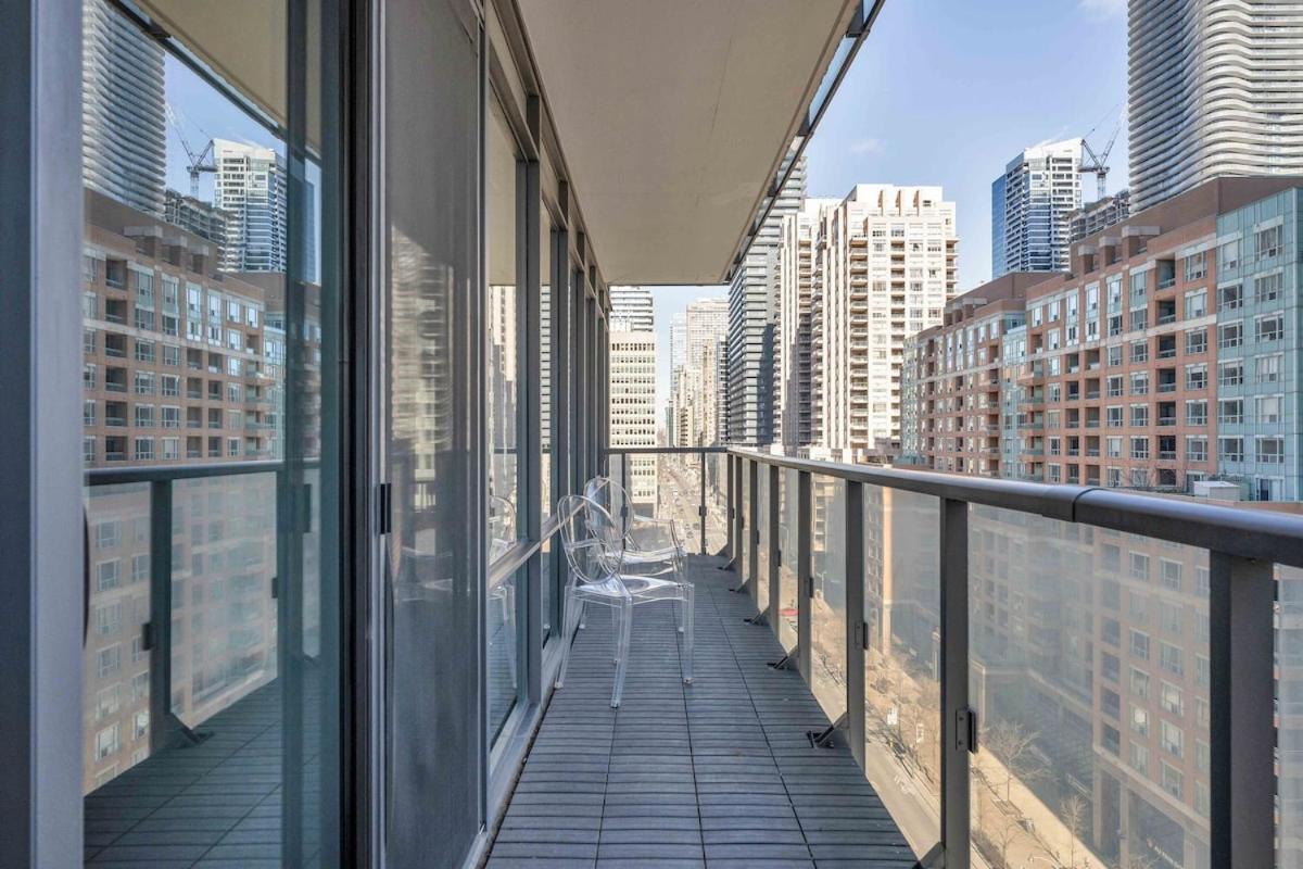 Large 2br On Bay Street 4 Beds With Balcony * Toronto