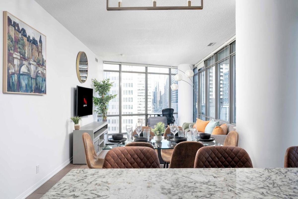 Large 2br On Bay Street 4 Beds With Balcony Apartment Toronto