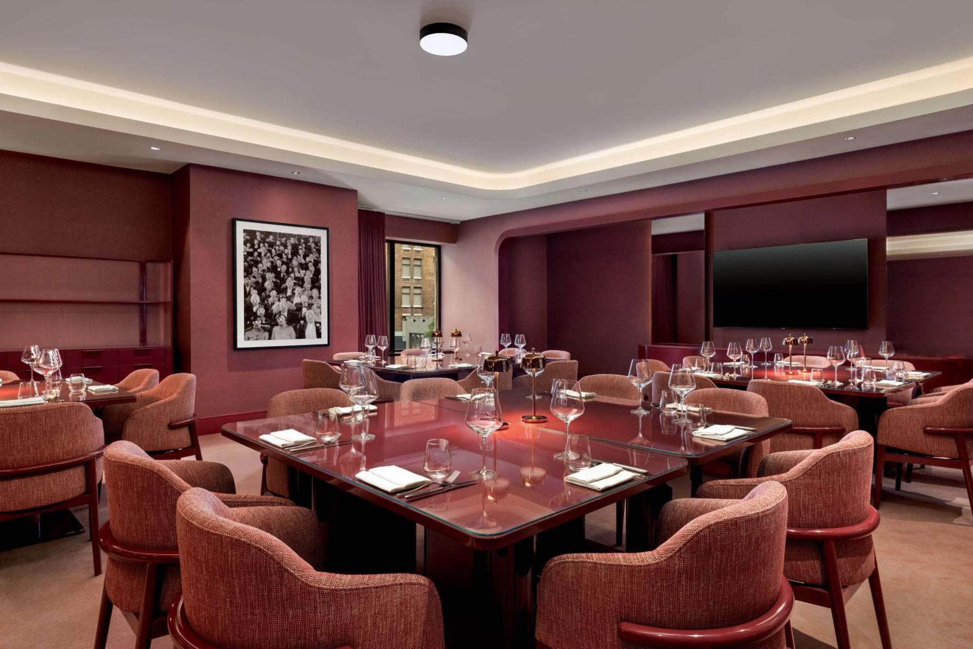 Revery Downtown, Curio Collection By Hilton 4*