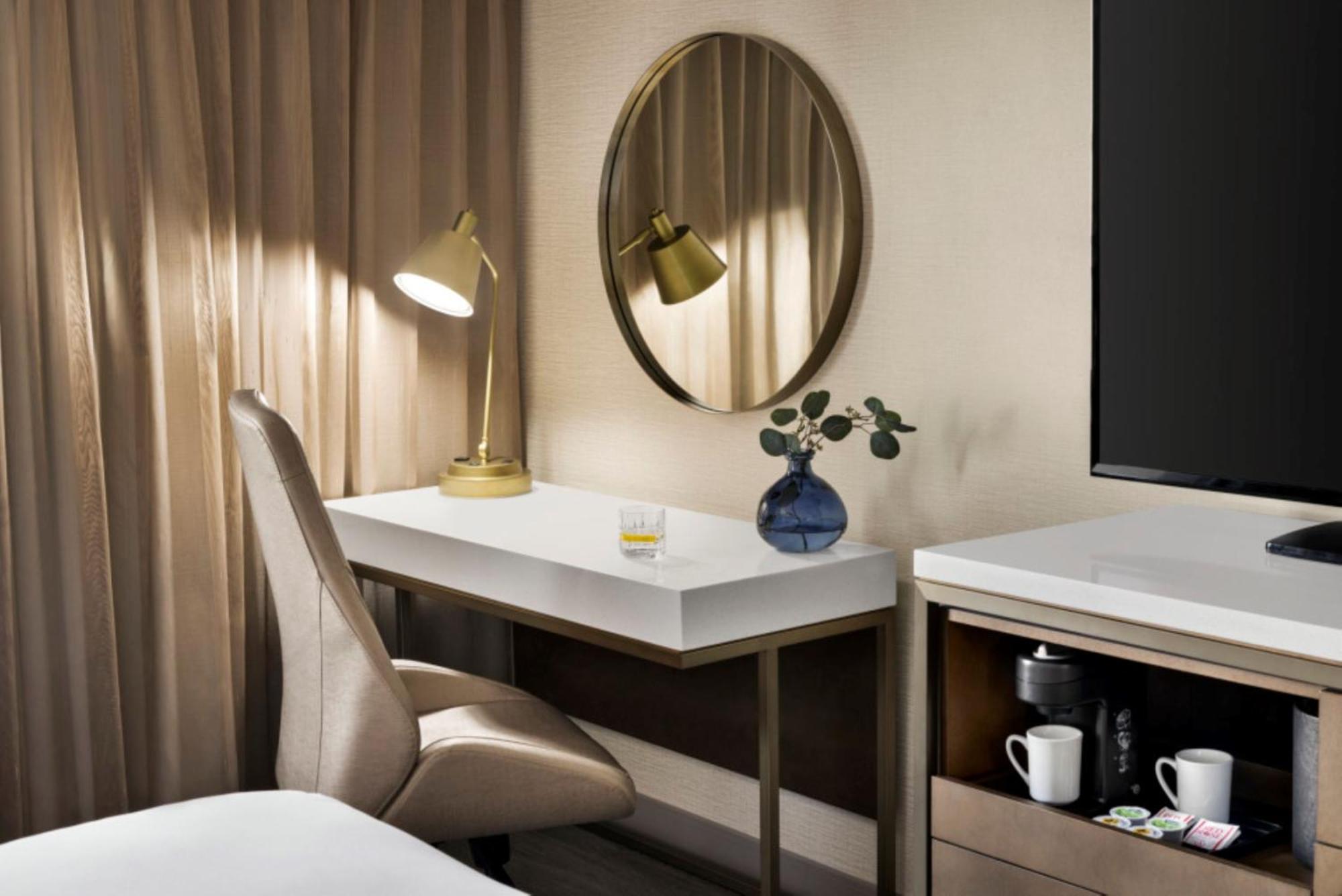 Hotel Crowne Plaza Airport By Ihg 4*