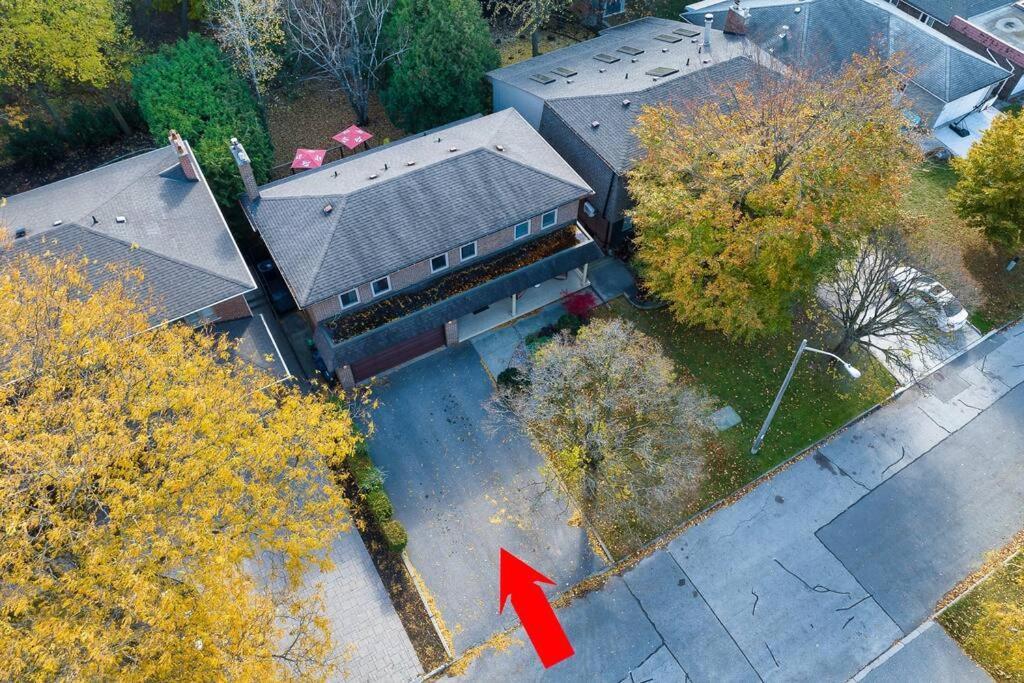Bright And Spacious Close To Subway *