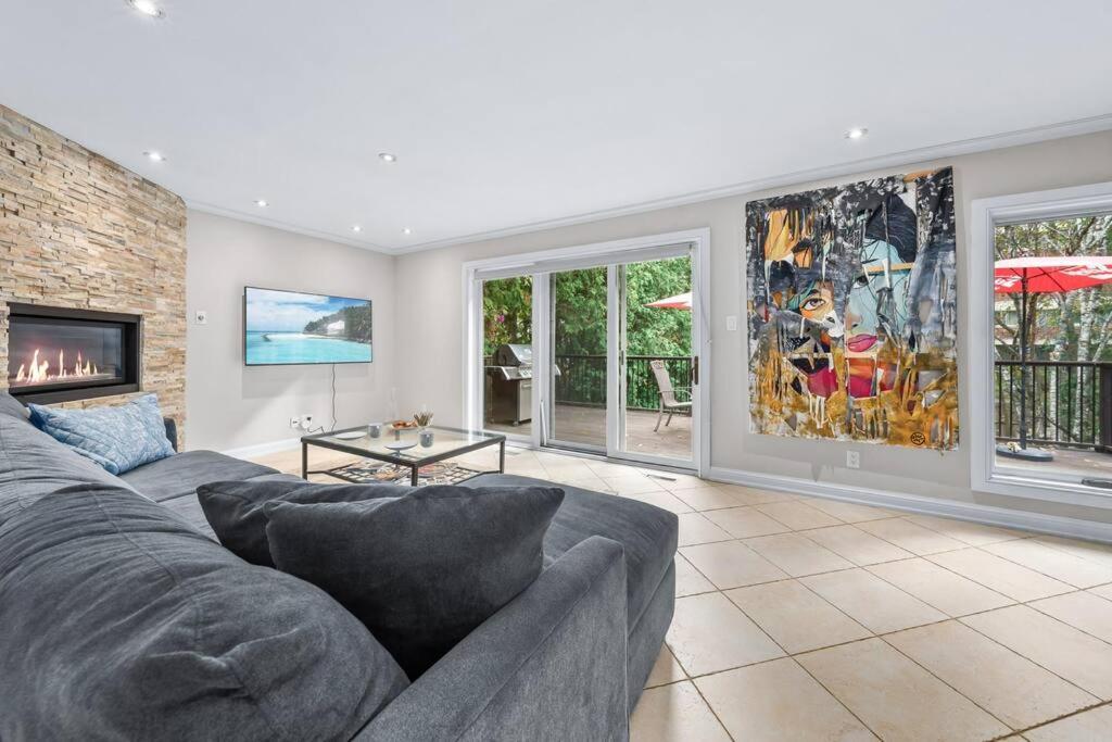 Bright And Spacious Close To Subway Holiday home *