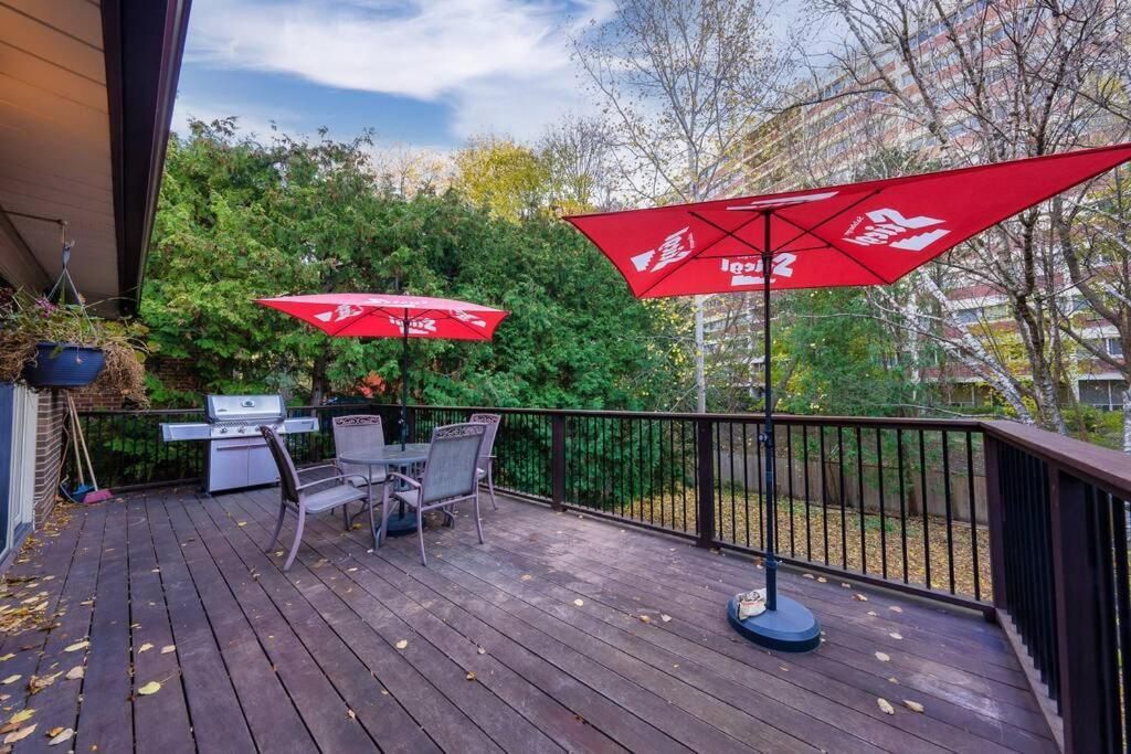 Bright And Spacious Close To Subway Holiday home Toronto