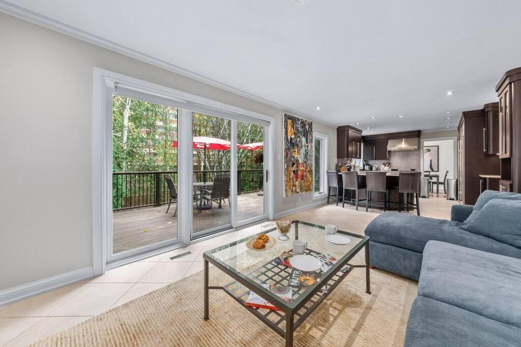 Holiday home Bright And Spacious Close To Subway Toronto