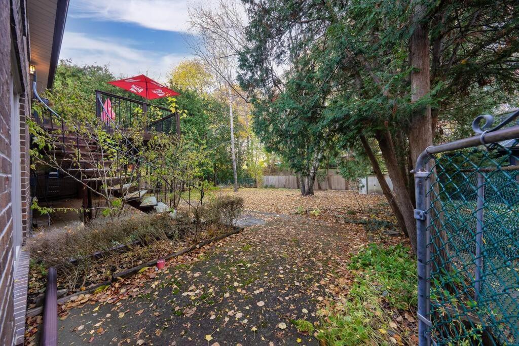 Bright And Spacious Close To Subway