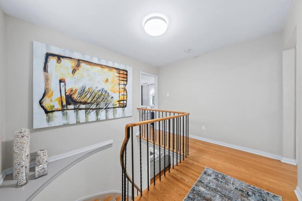 Bright And Spacious Close To Subway Toronto