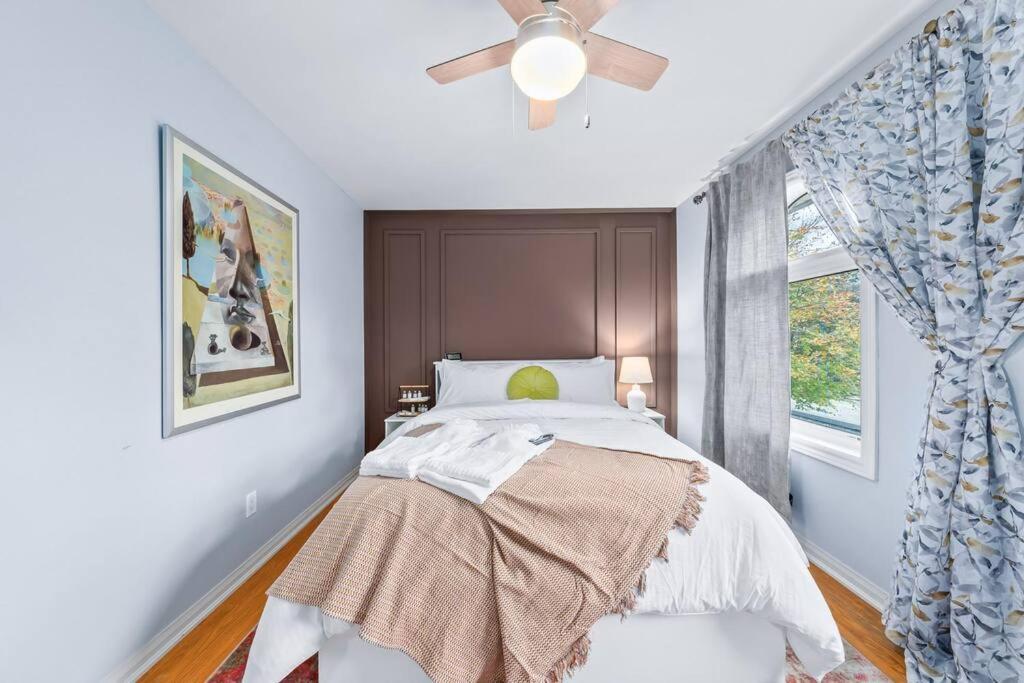Bright And Spacious Close To Subway Ferienhaus