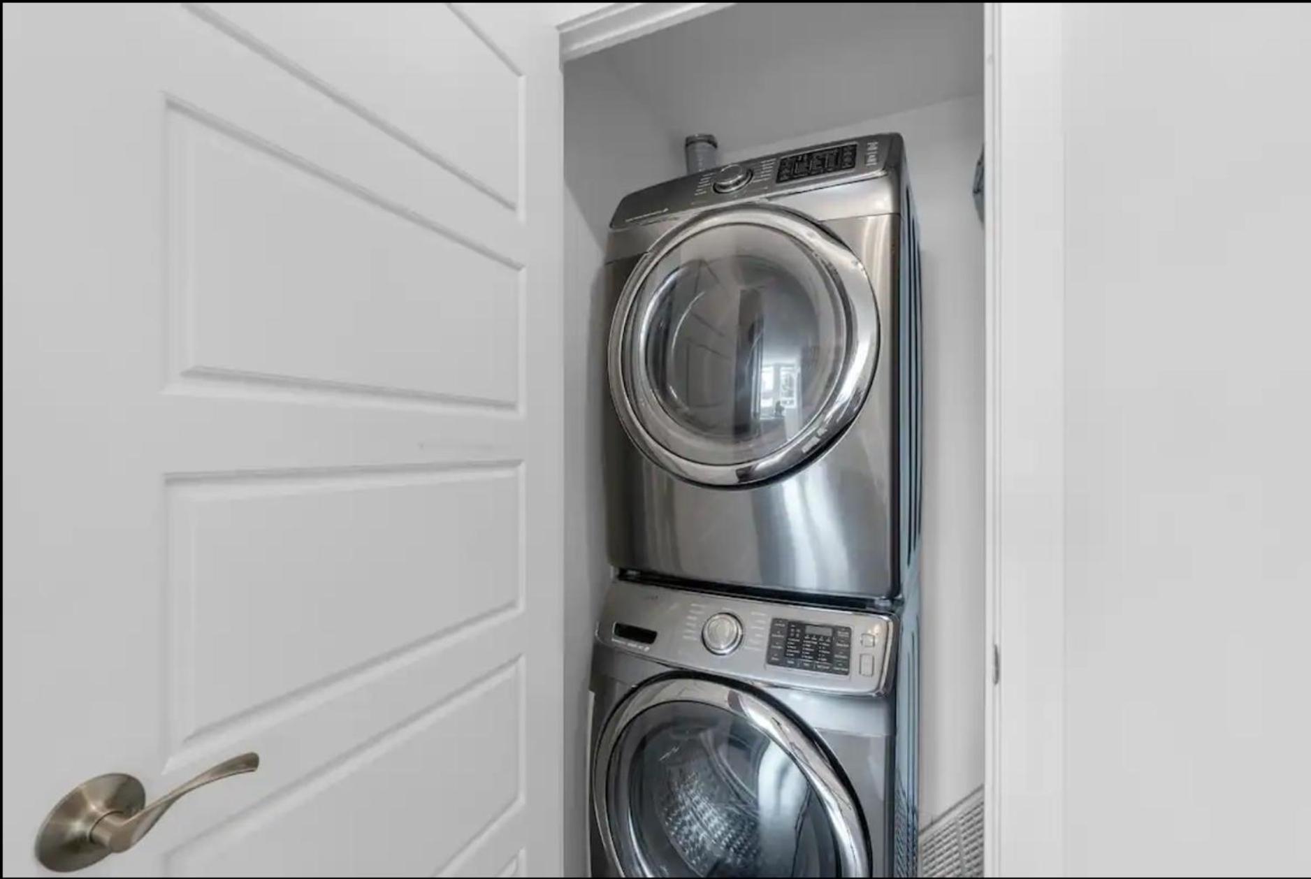 Apartment 1560 Sqft Elegant At Downtown Hi-end Shopping & Dining Area - Cn Tower View, Bidet, Lockbox *