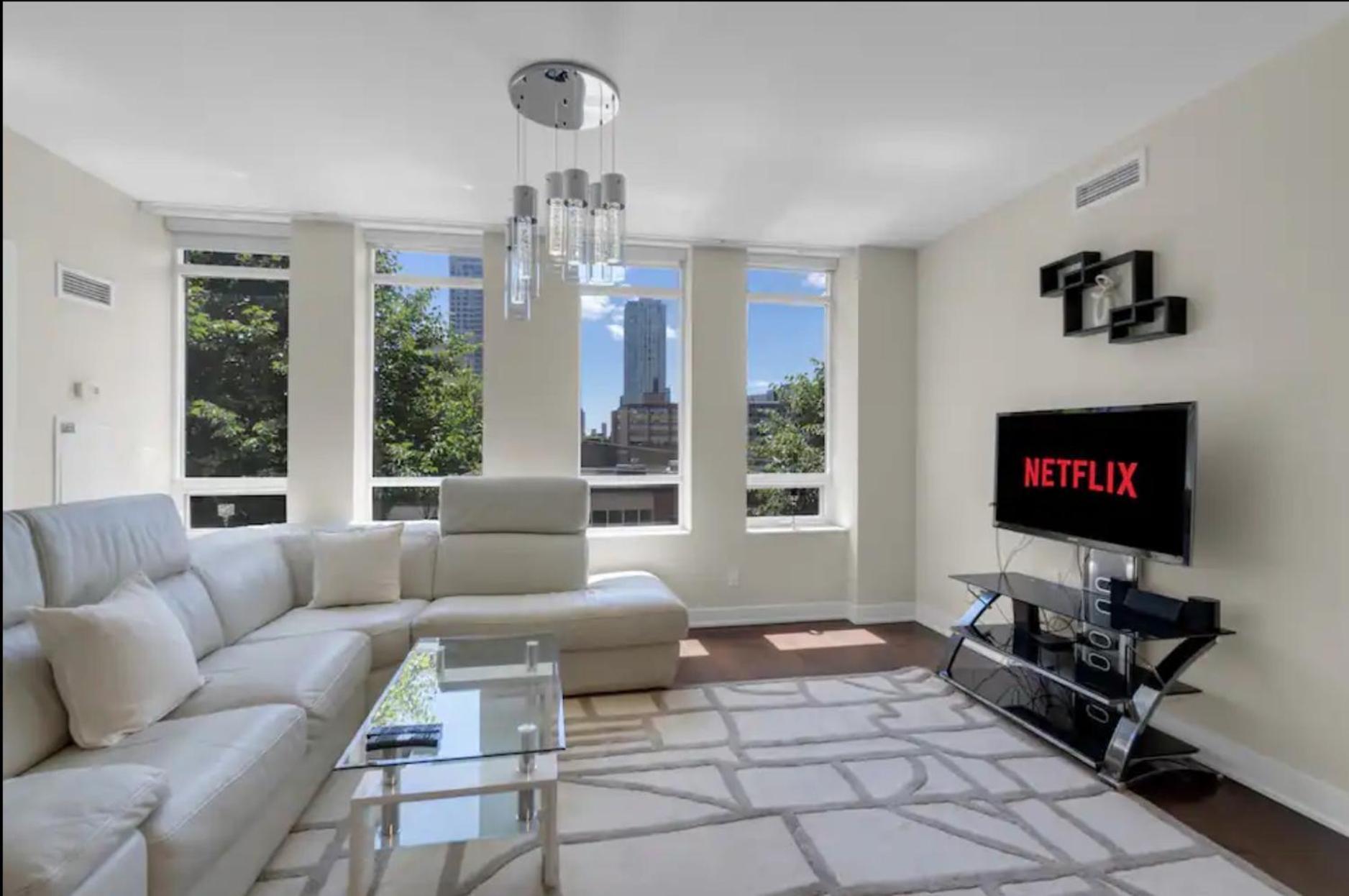 1560 Sqft Elegant At Downtown Hi-end Shopping & Dining Area - Cn Tower View, Bidet, Lockbox
