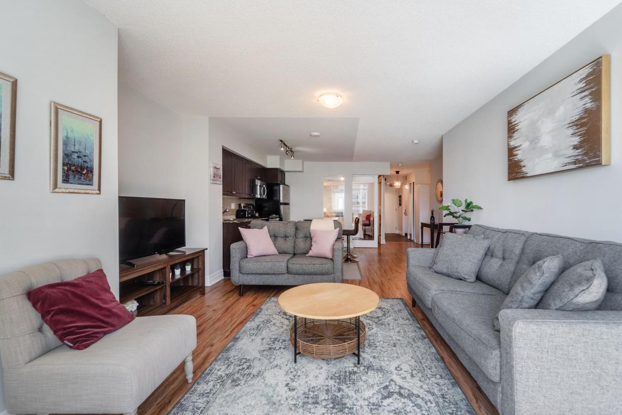 Spacious 2 Bedroom Den, 2 Bath, Sleeps 5 With Balcony And Lakeview Downtown Apartment Toronto