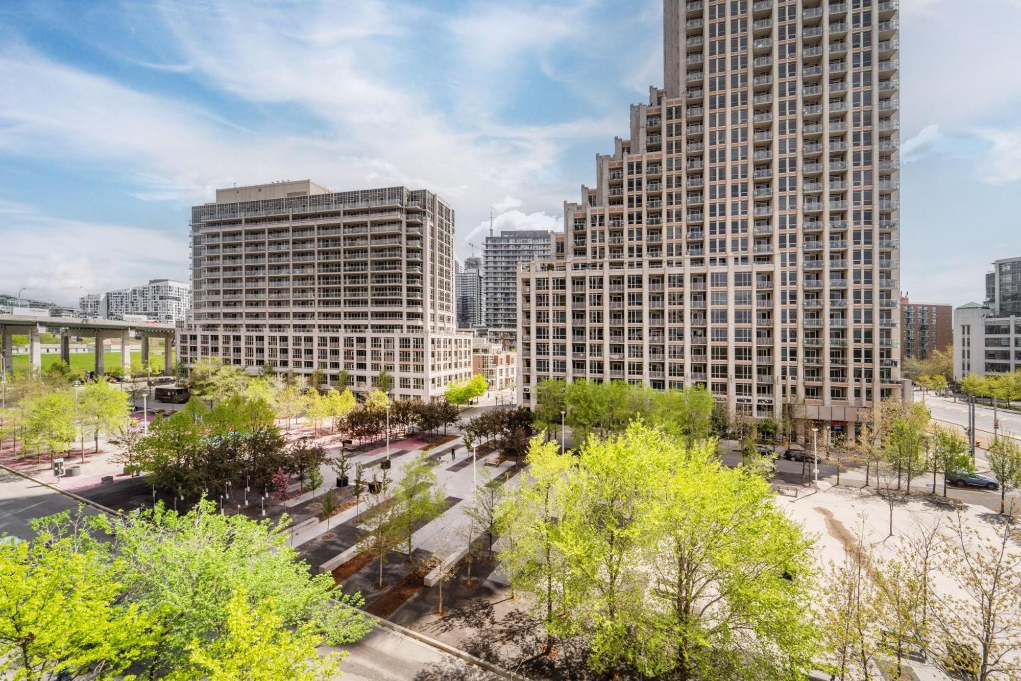 Spacious 2 Bedroom Den, 2 Bath, Sleeps 5 With Balcony And Lakeview Downtown