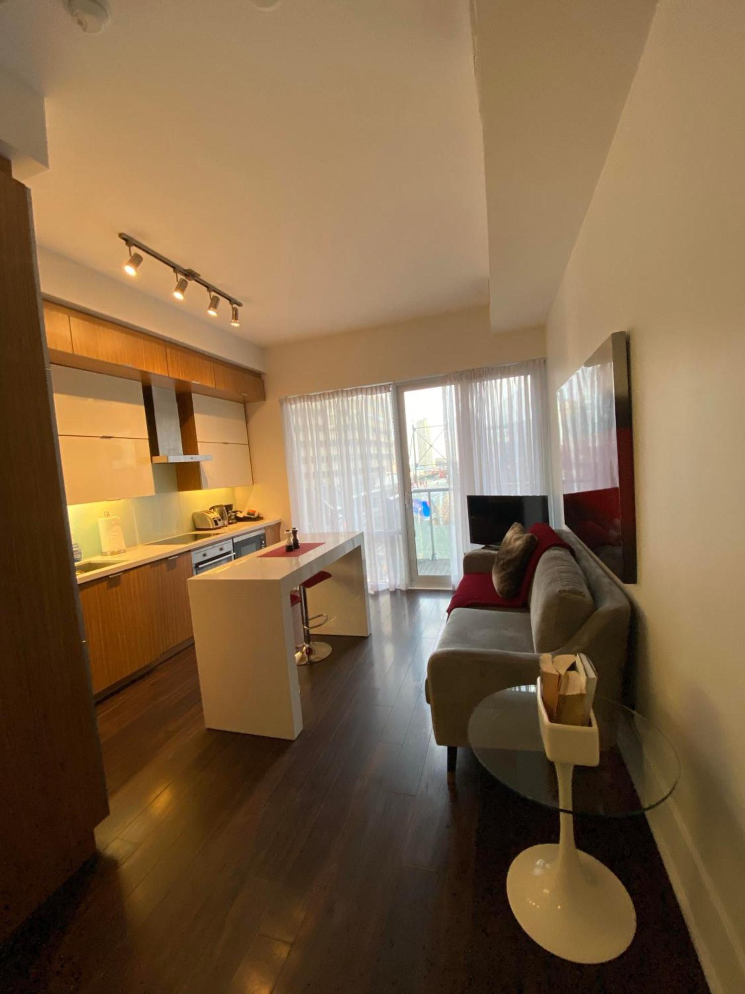 Rivetstays - The Atmos Ii * Toronto