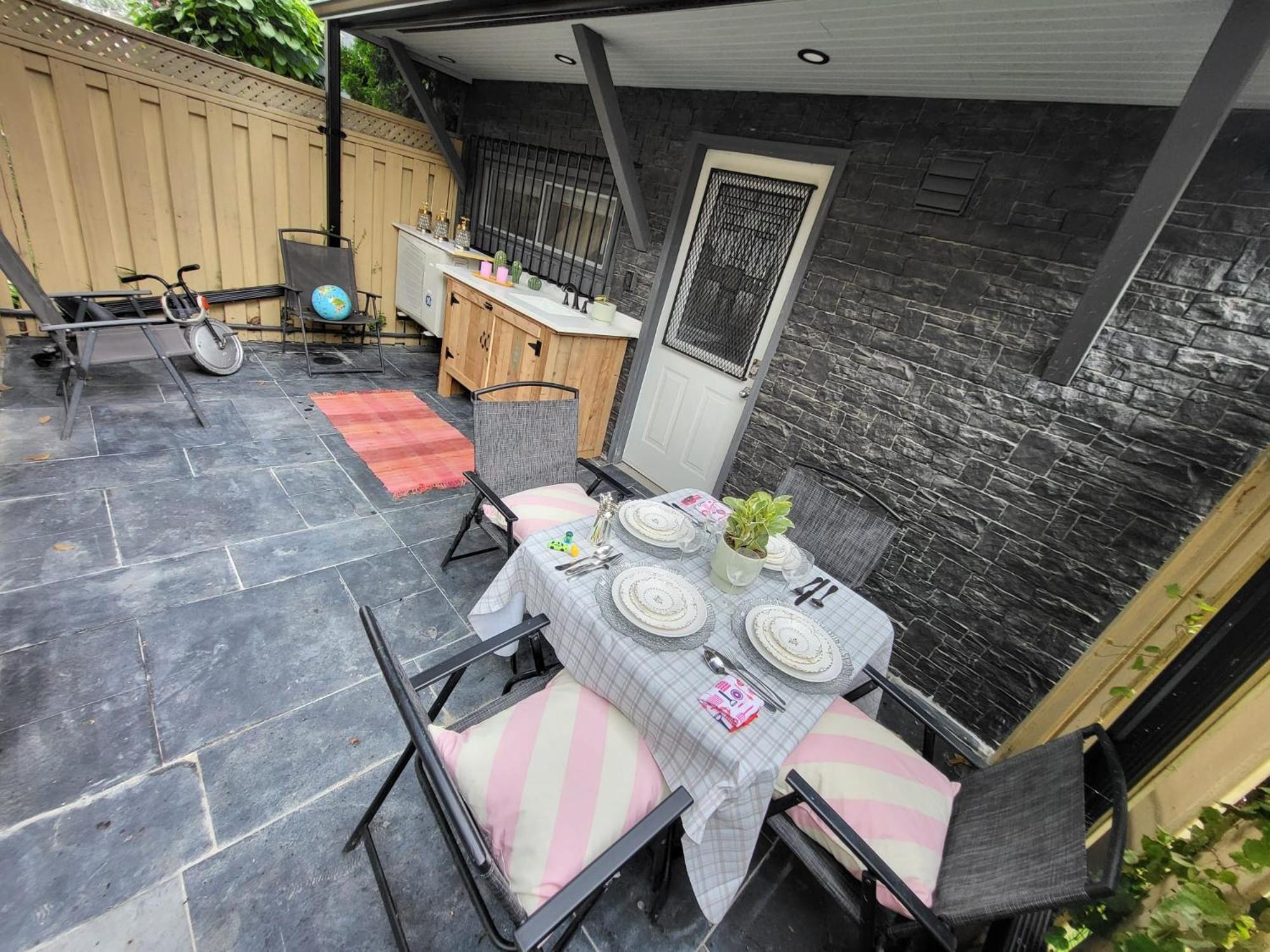 Downtown House 2bed 2bath Subway Free Parking Villa *