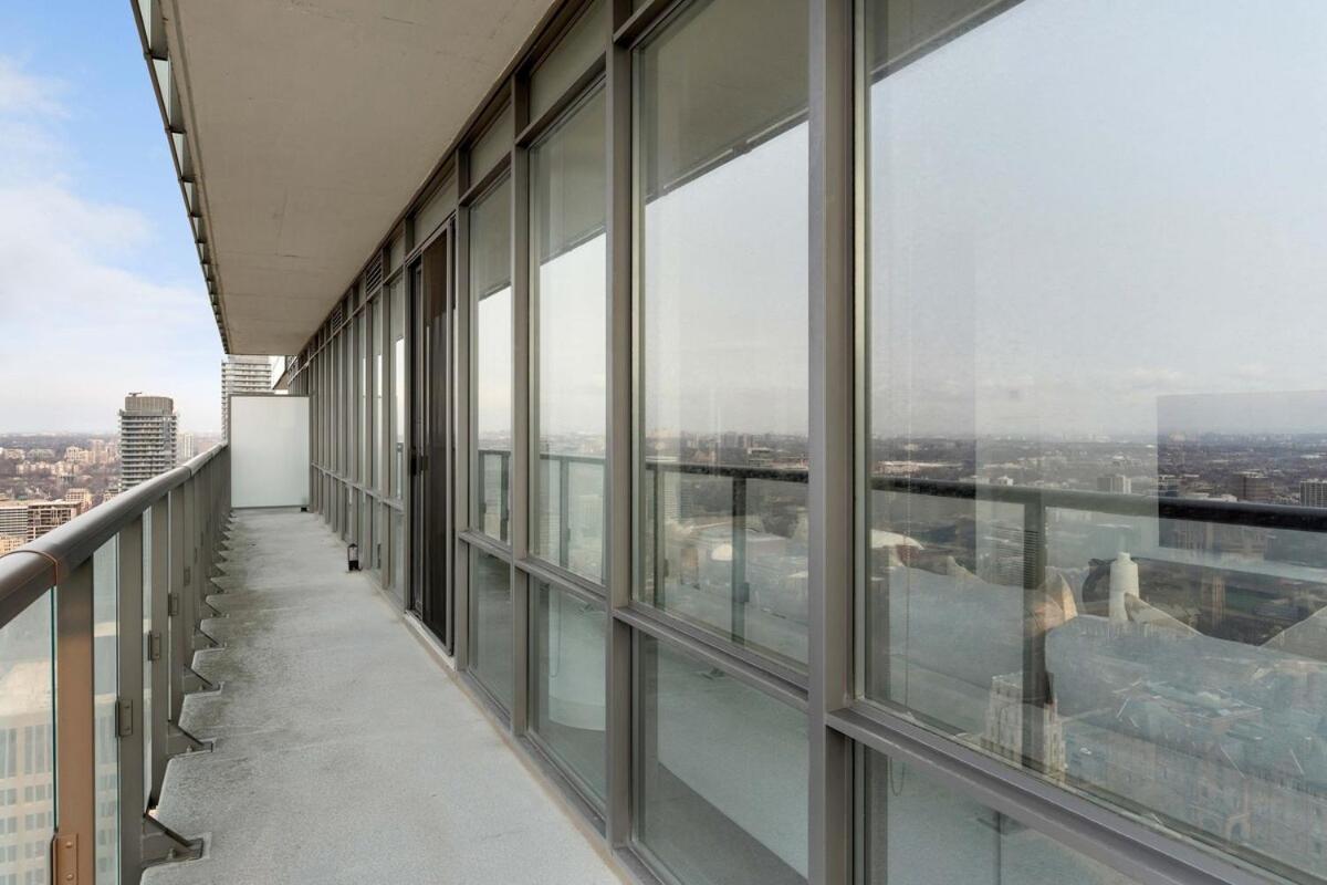 Lux Sub-penthouse W Panoramic & Cn Tower Views Apartment *