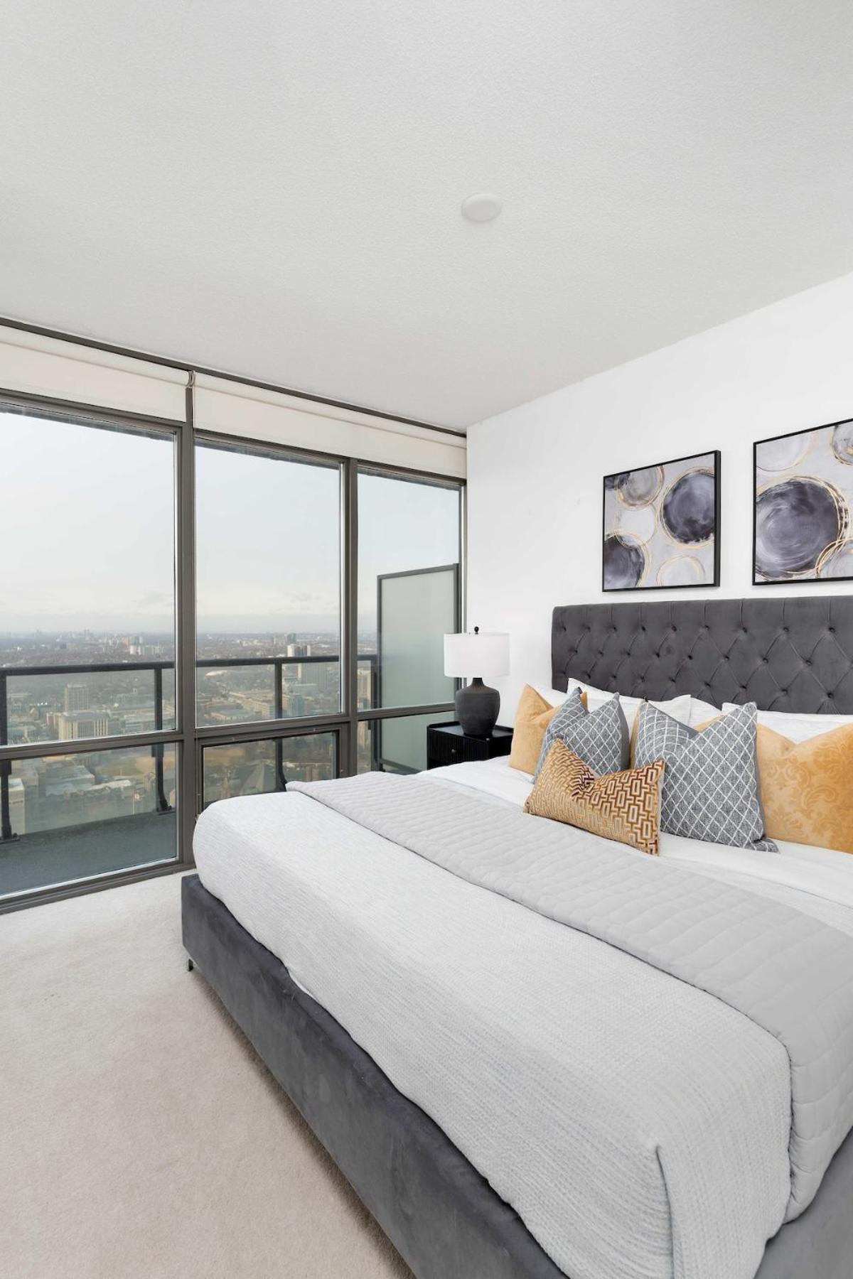 Lux Sub-penthouse W Panoramic & Cn Tower Views Apartment Toronto