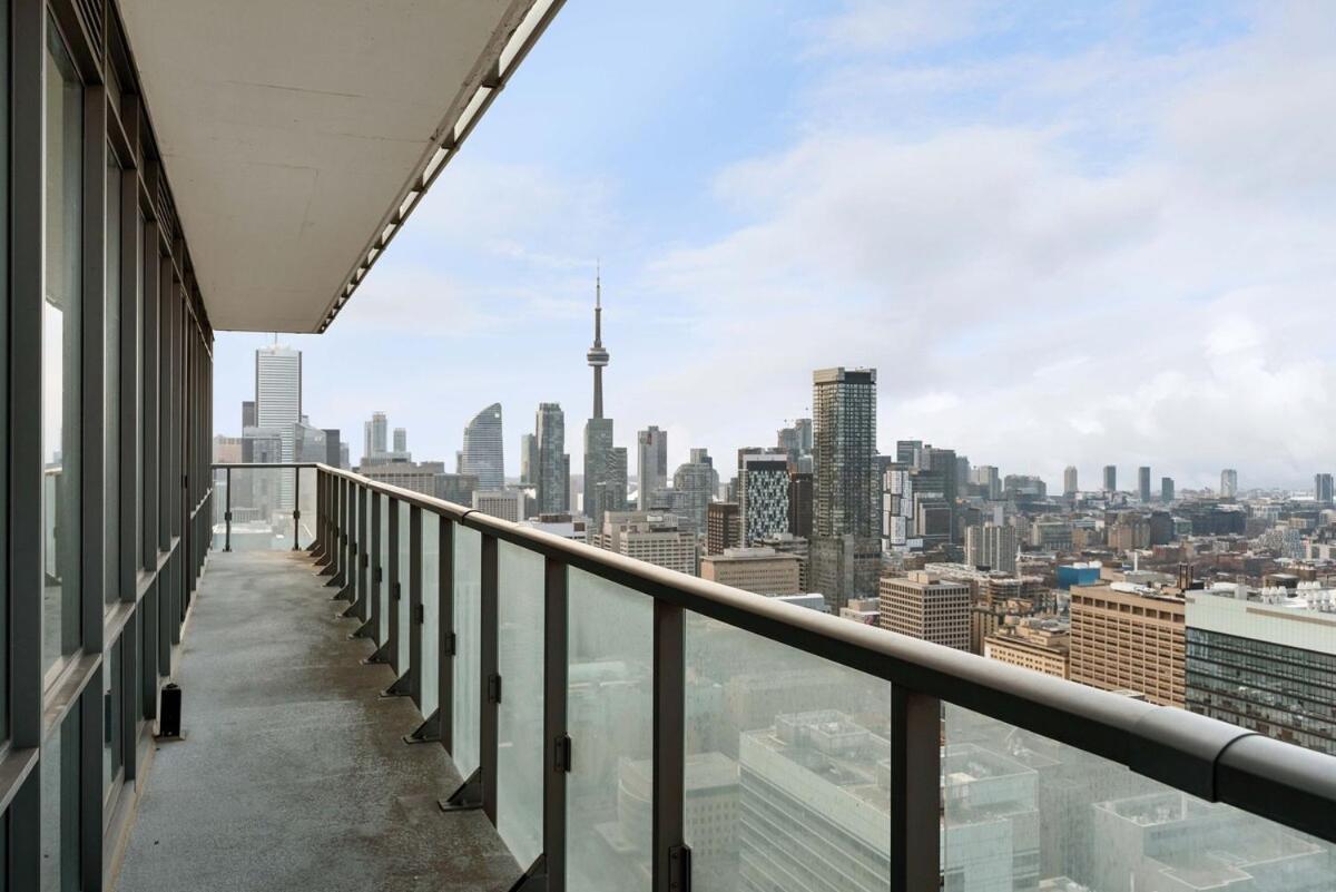 Lux Sub-penthouse W Panoramic & Cn Tower Views Toronto