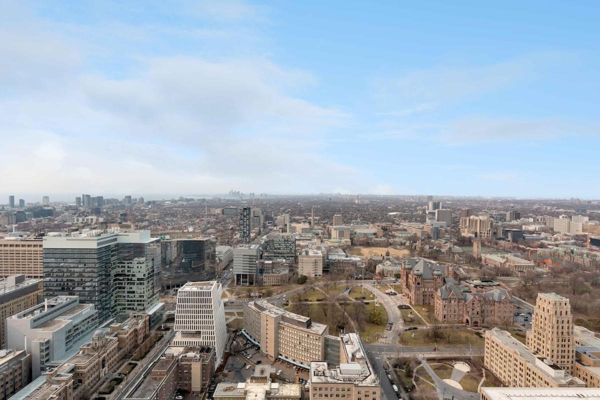 Lux Sub-penthouse W Panoramic & Cn Tower Views Apartment