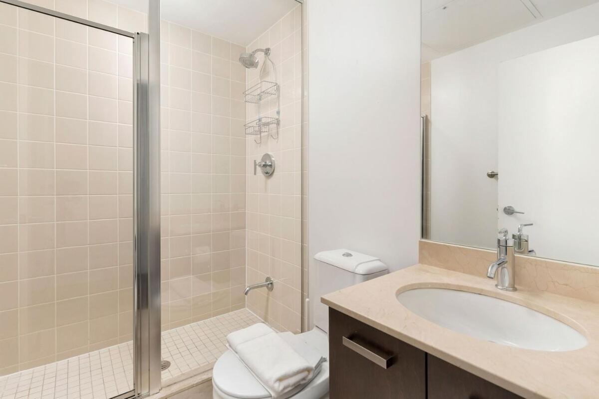 Lux Sub-penthouse W Panoramic & Cn Tower Views