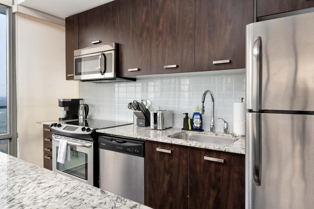 Lux Sub-penthouse W Panoramic & Cn Tower Views