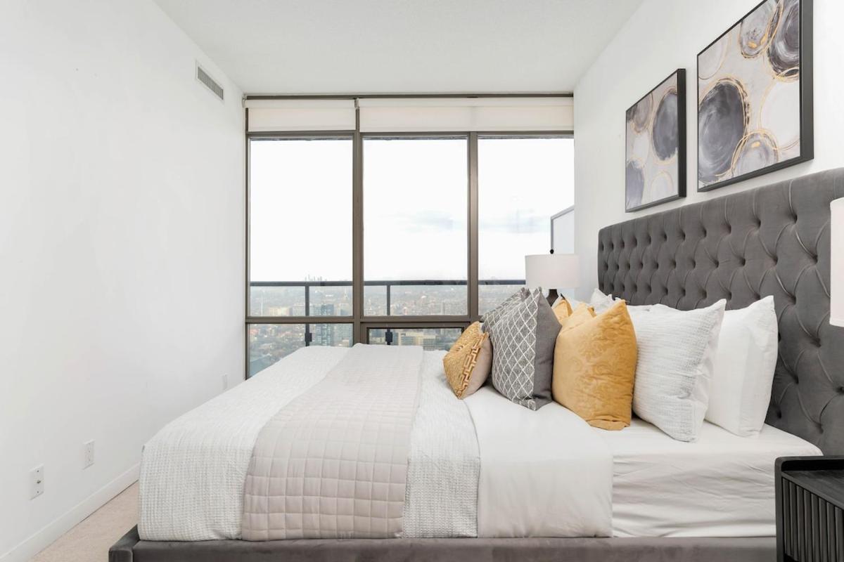 Lux Sub-penthouse W Panoramic & Cn Tower Views Toronto