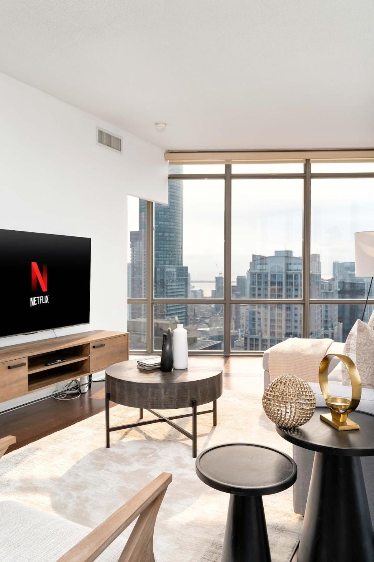 Lux Sub-penthouse W Panoramic & Cn Tower Views * Toronto