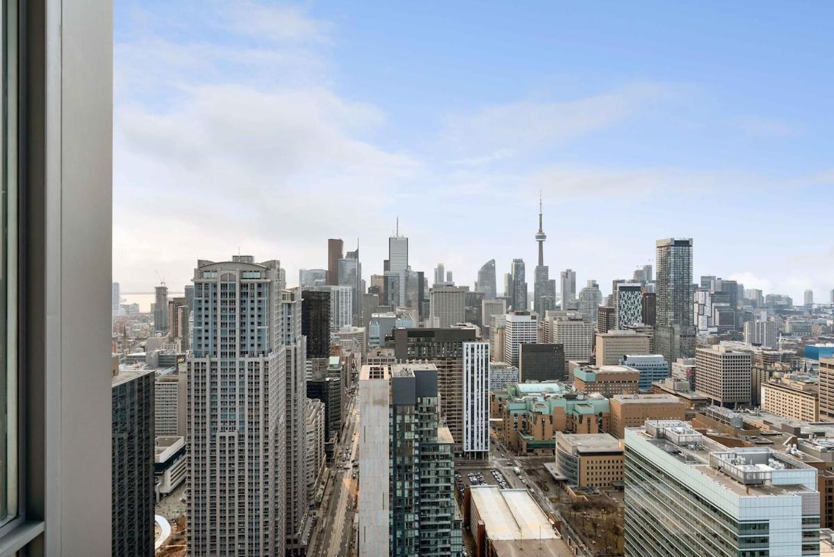 Lux Sub-penthouse W Panoramic & Cn Tower Views Toronto