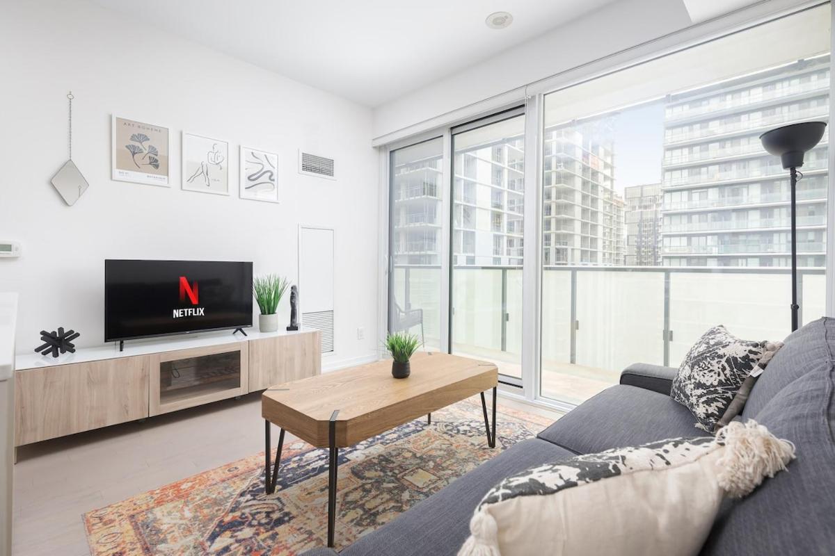 1bd Amazing Views - Steps To Rogers Centre And Cn Tower! Apartment *