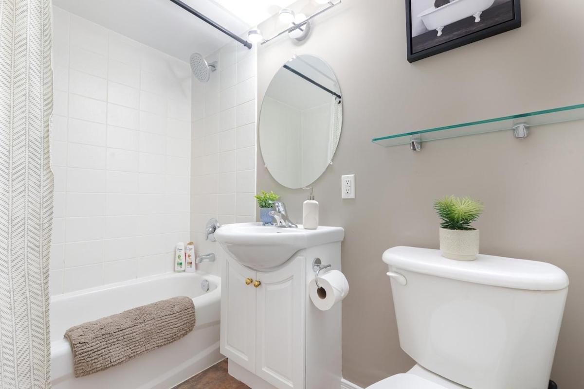 Apartment Liberty Village 5 Mins To Lakeshore! *