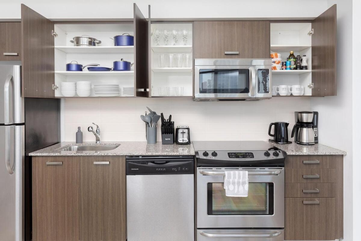 Huge 2bd 2ba With Sofa Bed And Cn Tower View! * Toronto