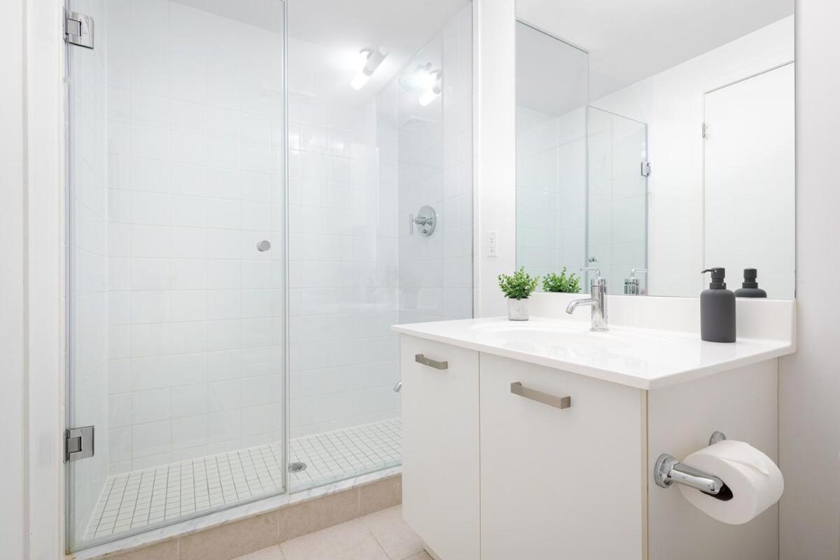 Huge 2bd 2ba With Sofa Bed And Cn Tower View! Apartment Toronto