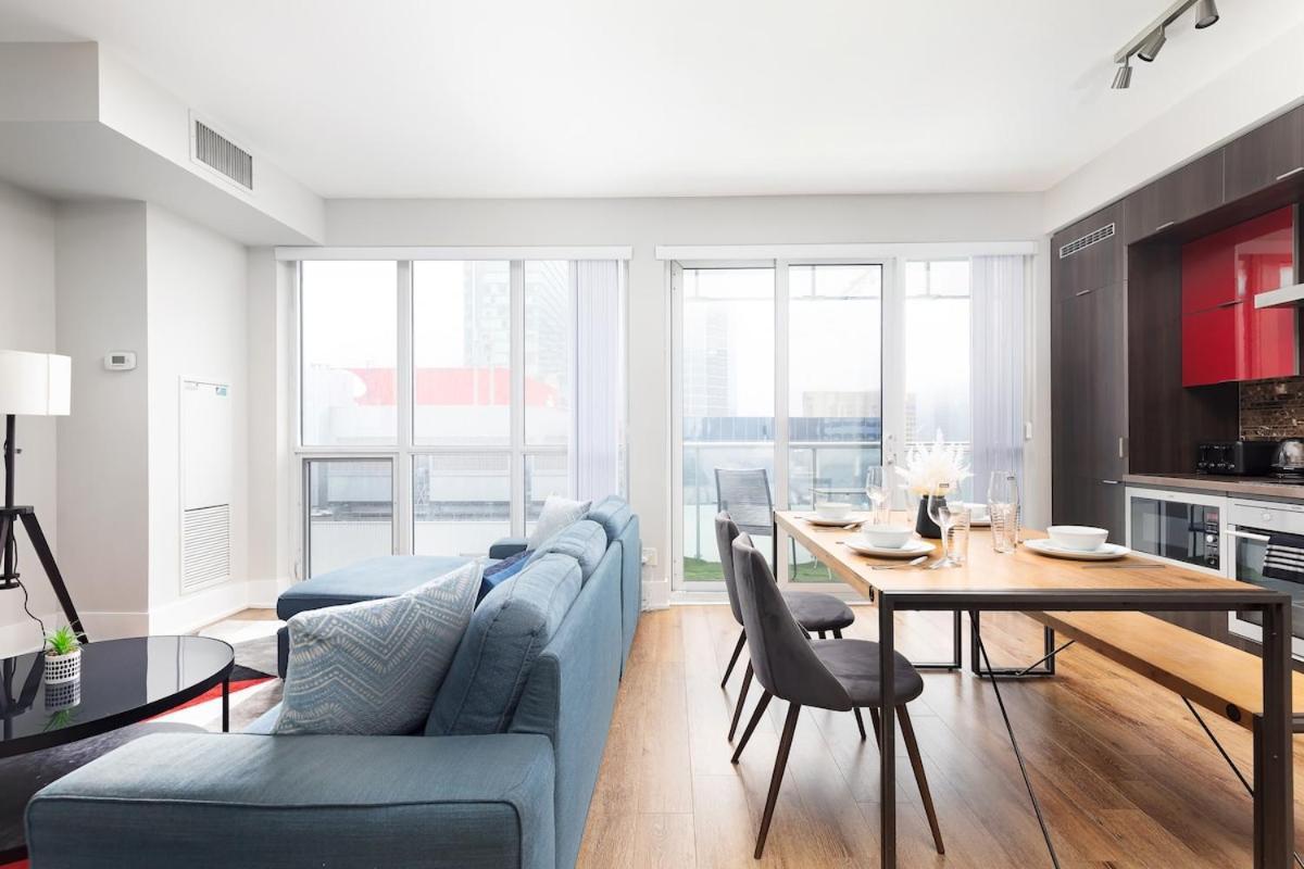 Apartment Perfect Sleeps 4 Across From Cn Tower! Toronto