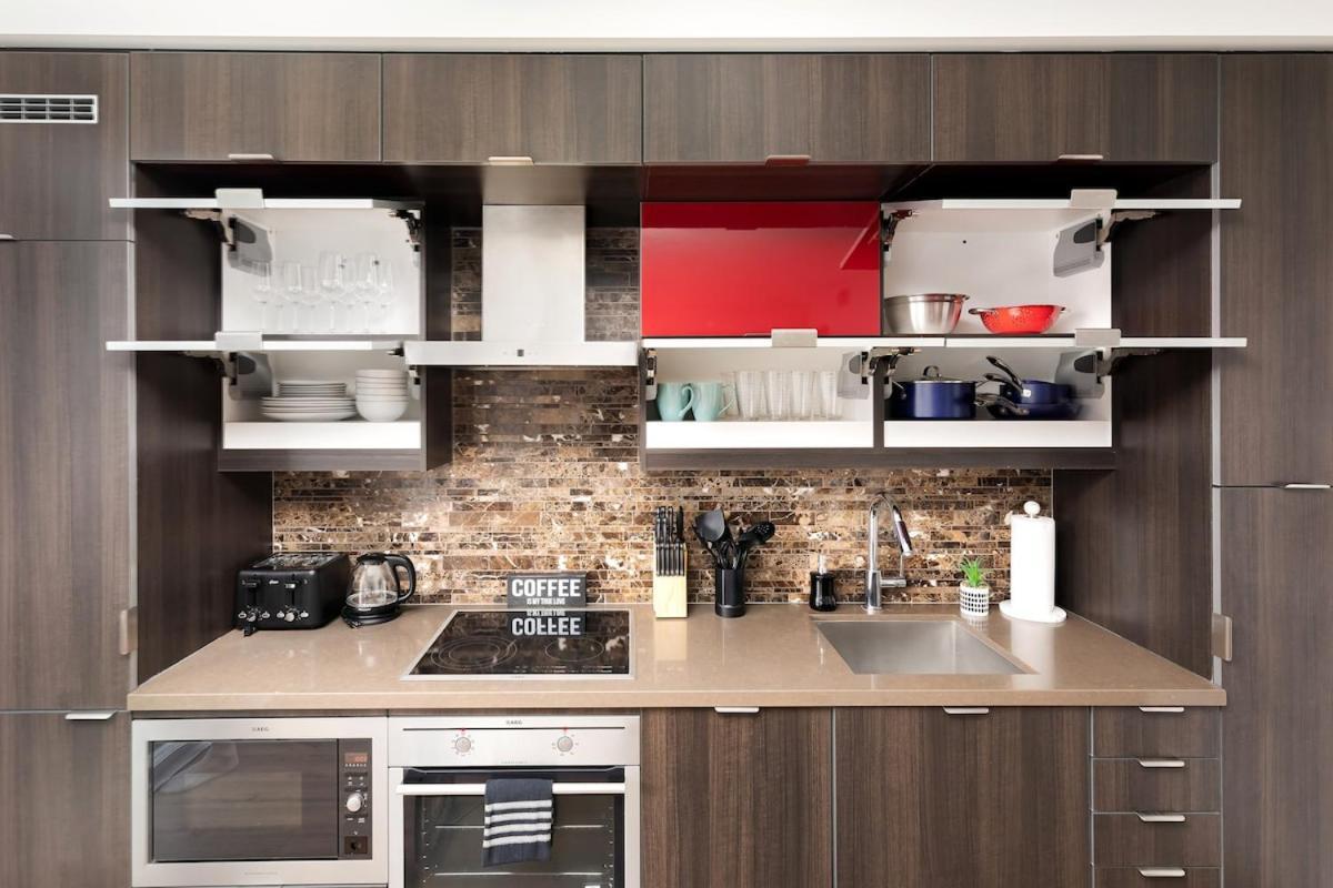 Apartment Perfect Sleeps 4 Across From Cn Tower! Toronto