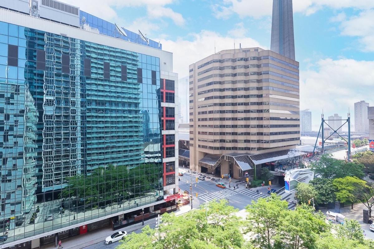 Perfect Sleeps 4 Across From Cn Tower! *