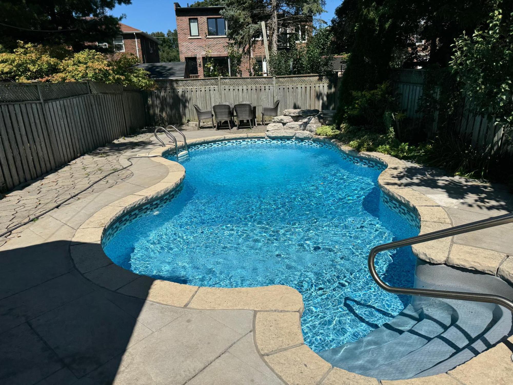 Leaside With Great Backyard & Pool Toronto