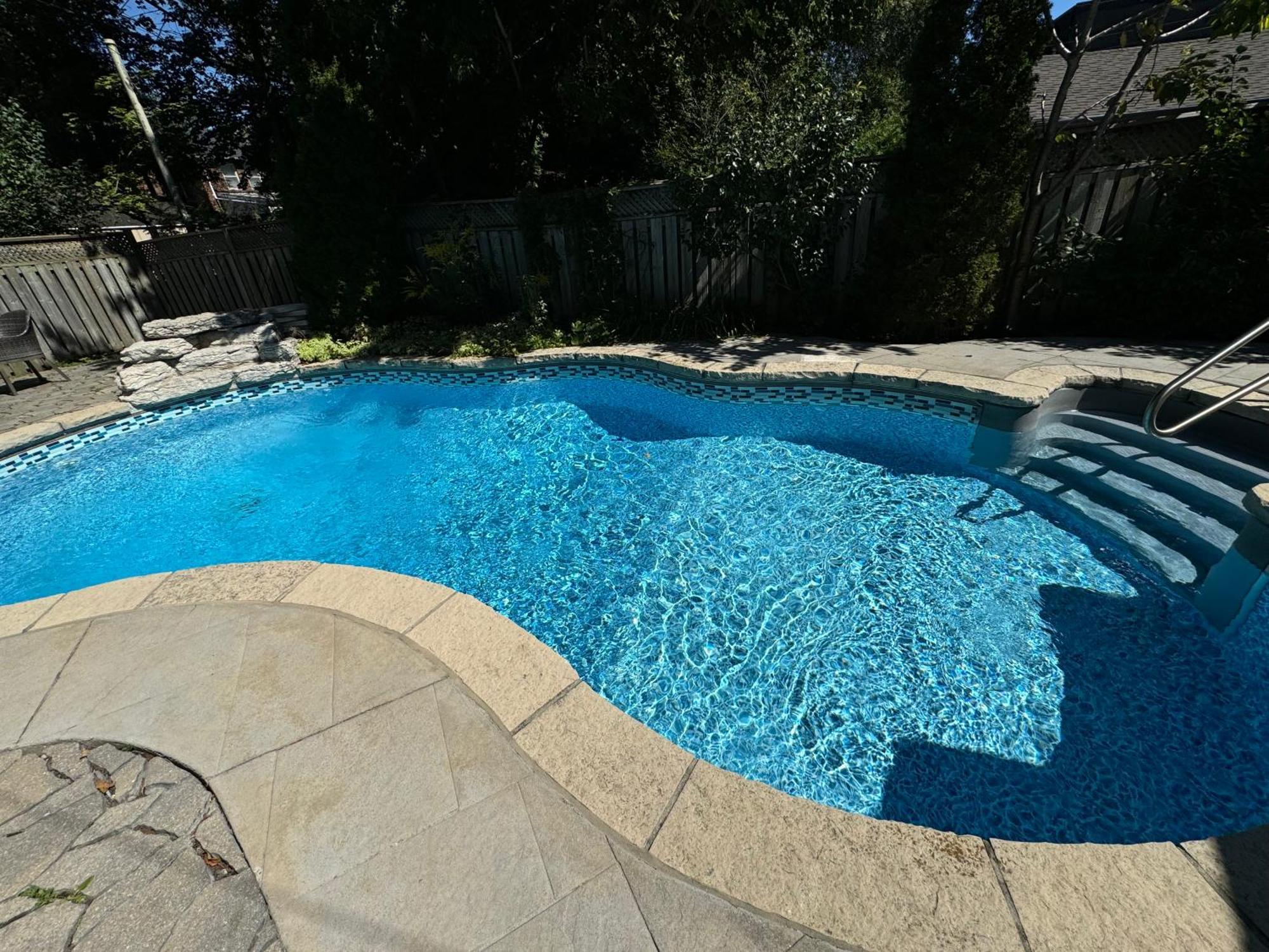Leaside With Great Backyard & Pool Toronto