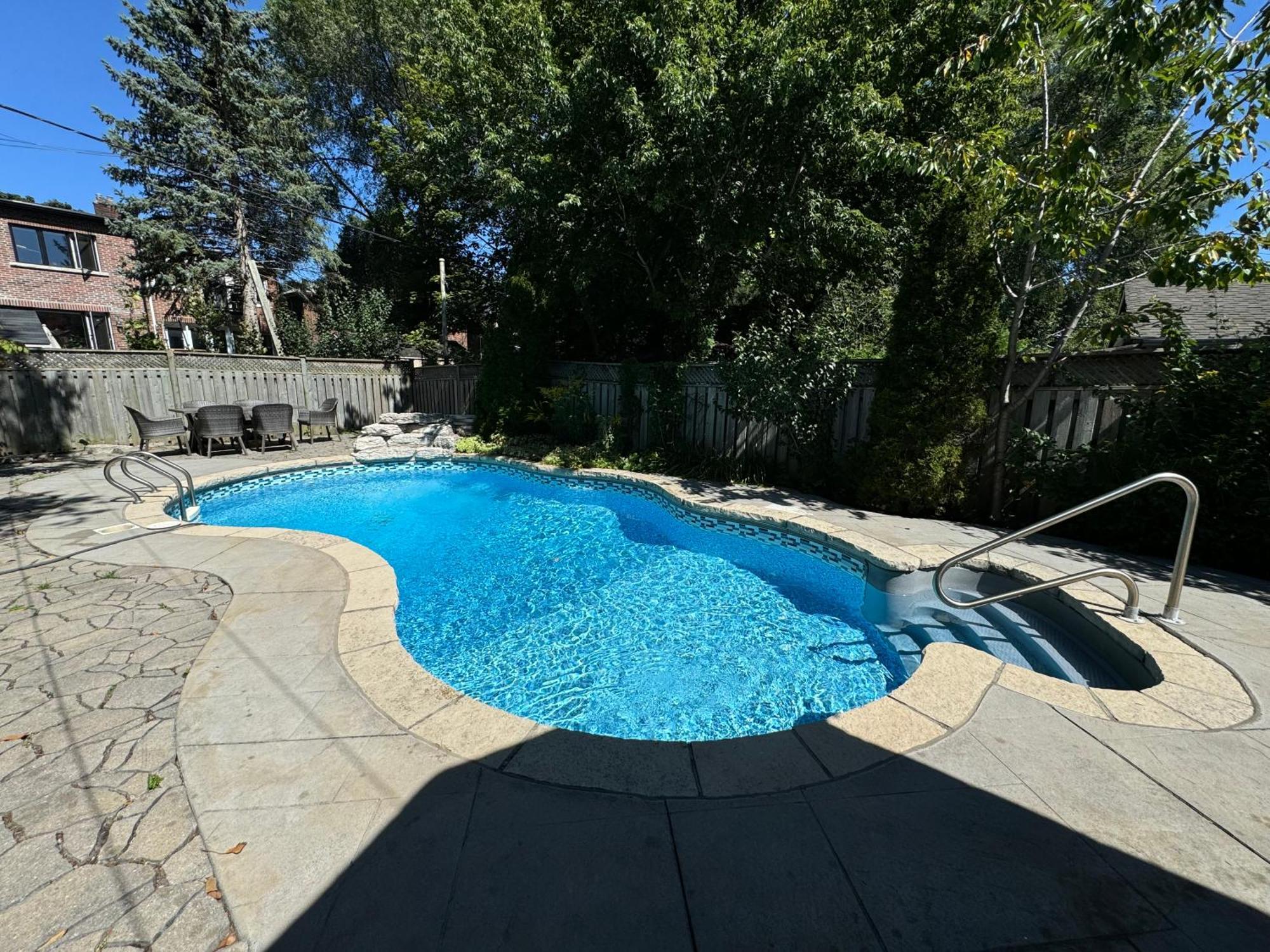 Leaside With Great Backyard & Pool Toronto