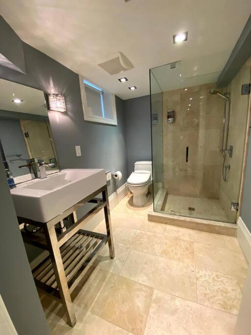 Leaside With Great Backyard & Pool Toronto