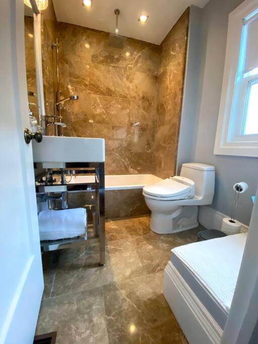 Leaside With Great Backyard & Pool * Toronto